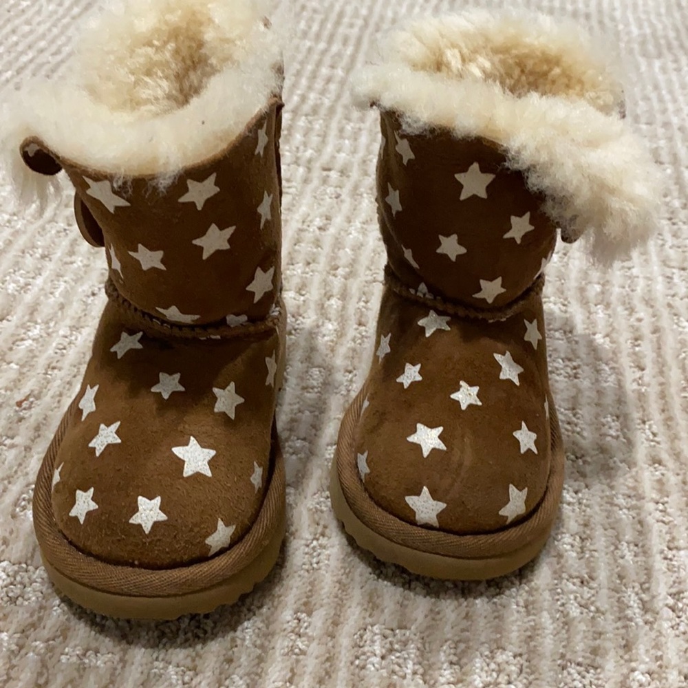UGG star Bailey button boots sz 6 EUC